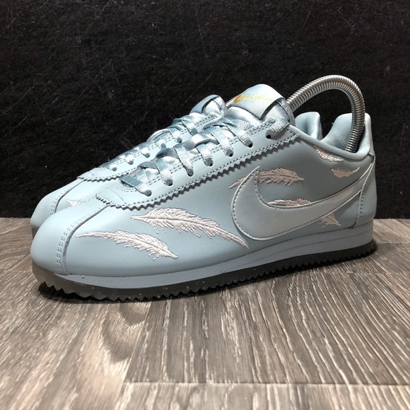 nike cortez feather